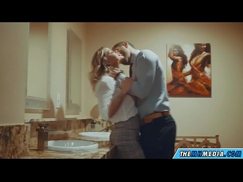 ❤️ När en bystig blondin förför dig på en offentlig toalett ️ Porno at porn sv.kanalmoscow.ru ️❤